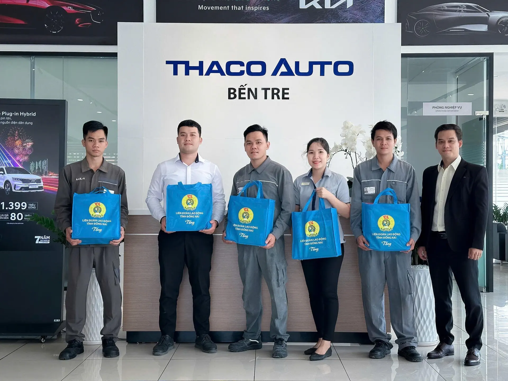 THACO AUTO Bến Tre trao quà tết cho đoàn viên công đoàn và người lao động có hoàn cảnh khó khăn